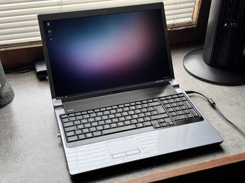 Notebook DELL Studio 1735 / Core 2 Duo / 4GB / SSD 256GB / 1920 x 1200