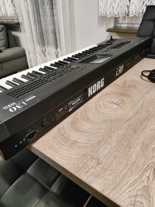 Keyboard KORG i30