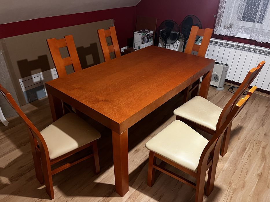 Stół do jadalni i salonu