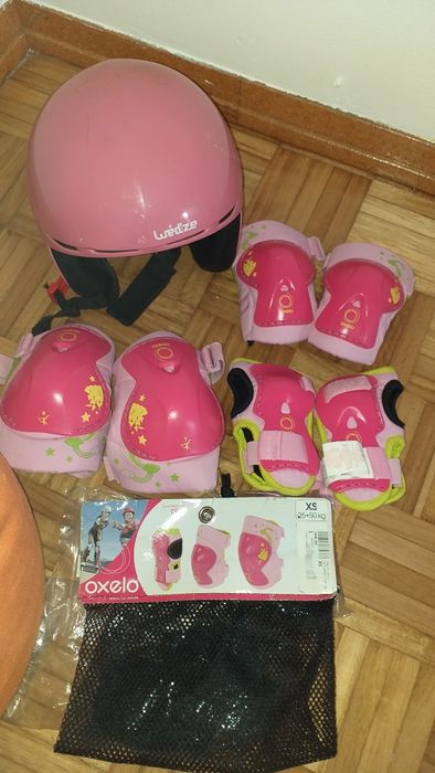 Capacete. Joalheiras, cotoveleiras,e luvas para menina