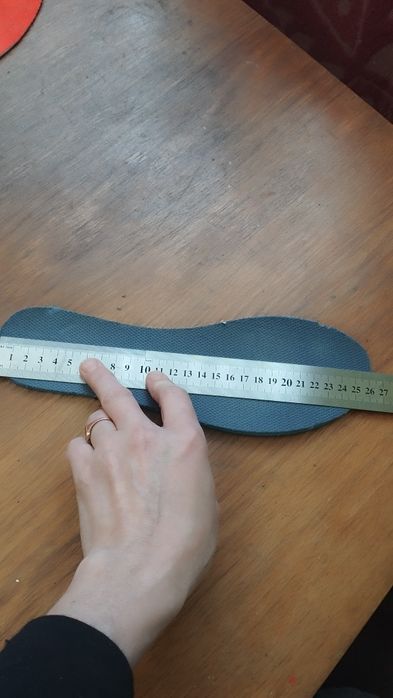 Кросівки жіночі 40