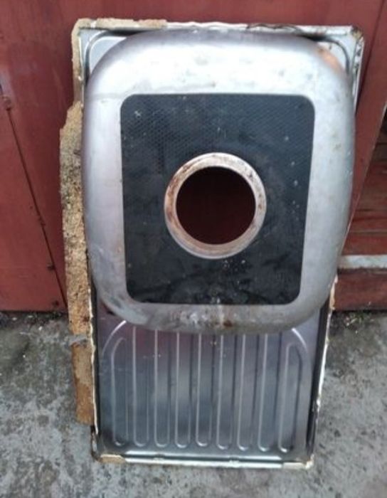 Кухонная мойка из нержавейки.