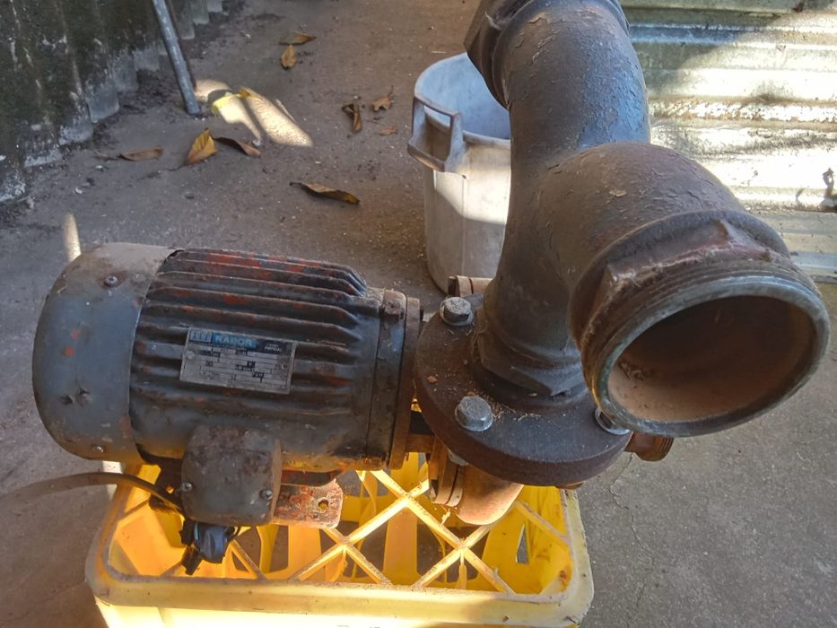Motor trifásico, 2,5 polegadasde tirar água do poço.