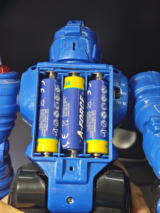 Chodzący robot na baterie