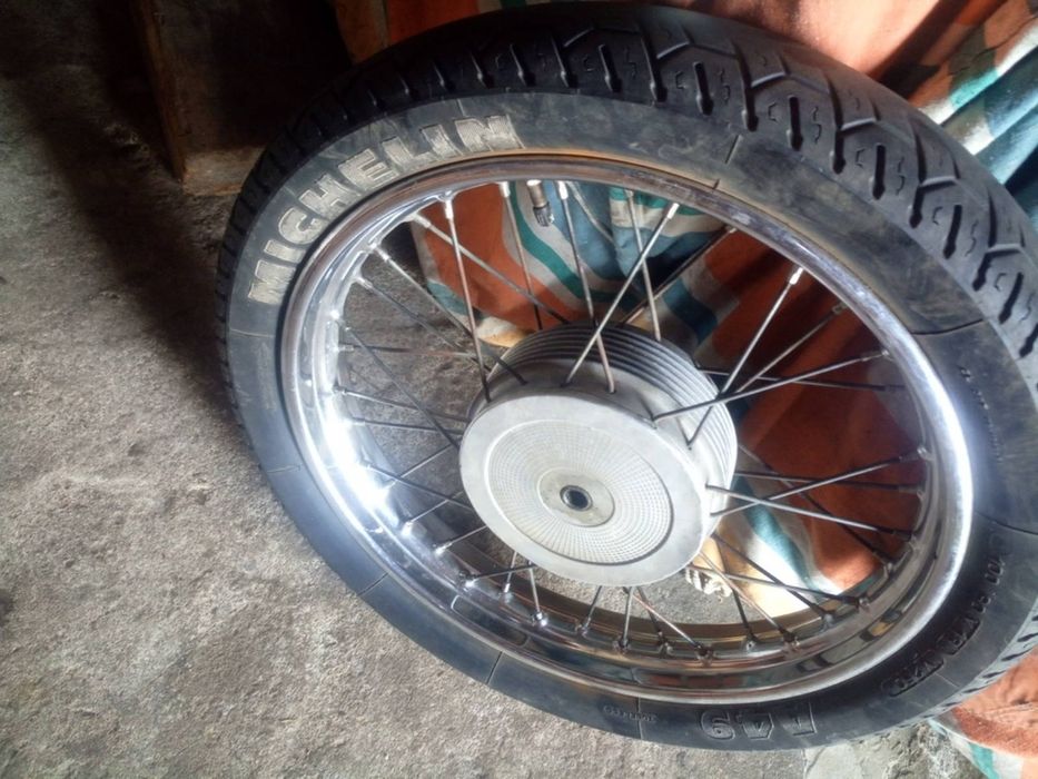 Колесо в збори ява R 18 обліцовка двигун в роботі запчастини любі