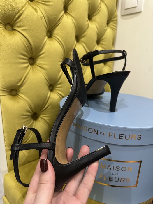 Босоніжки шкіряні DKNY 40/41