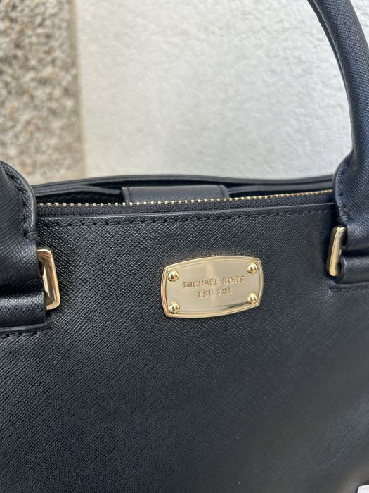 Mala de Ombro Michael Kors Kellen Medium em Pele Saffiano Preta