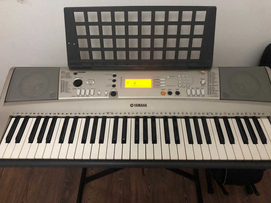 Yamaha PSR-E313 — Teclado em Excelente Estado