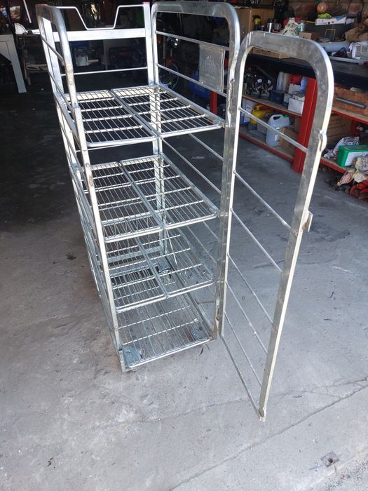 Wózek transportowy gniazdowy regał