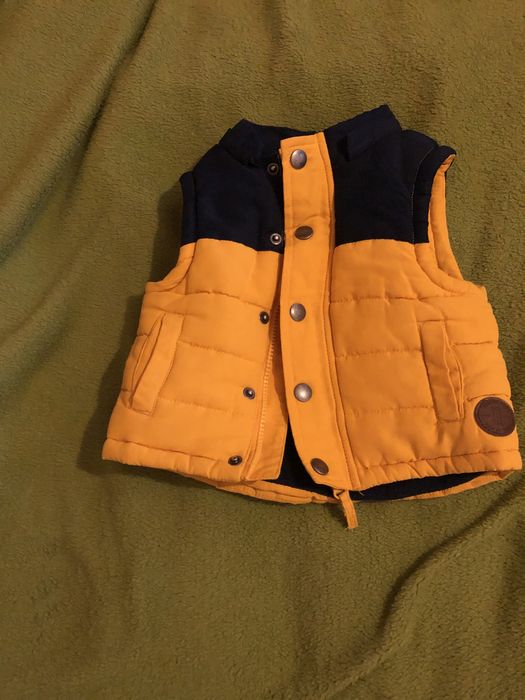 Жилетка  mothercare  на хлопчика 6-12 місяців