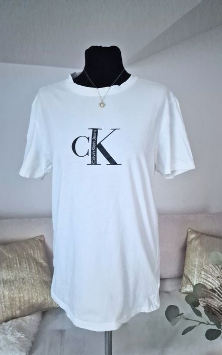 T- shirt bialy:Calvin Klein".