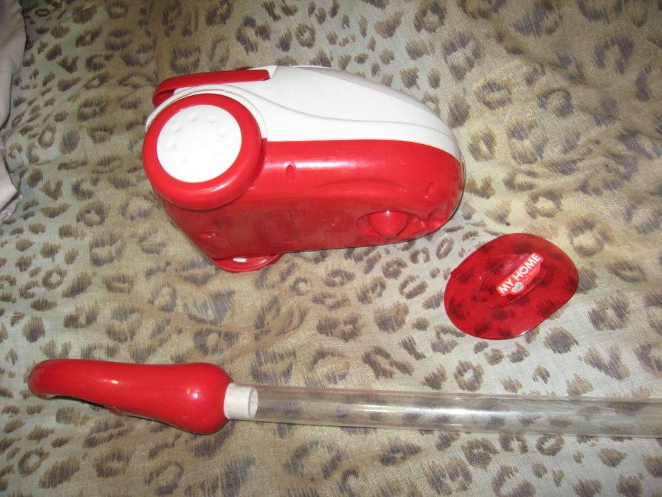 Детский кукольный пылесос.