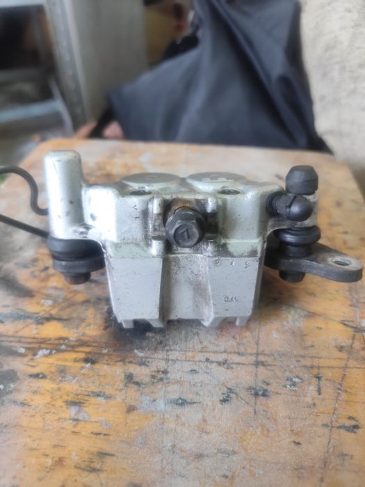 Zacisk hamulcowy przedni hyousung GT 125