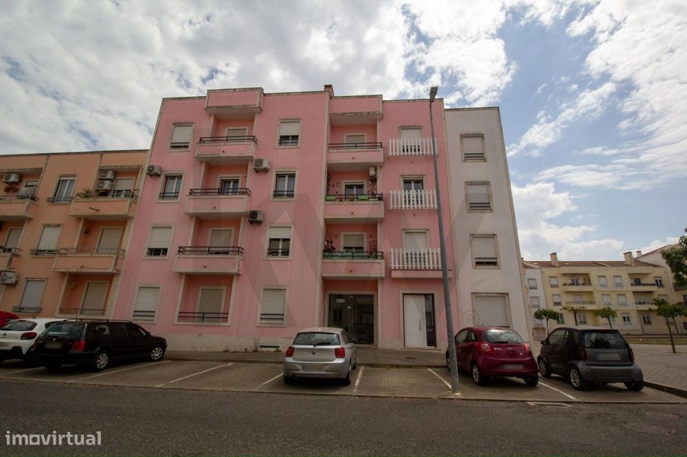 Oportunidade Exclusiva: T3 Impecável na Urbanização das Milheiras, Alm