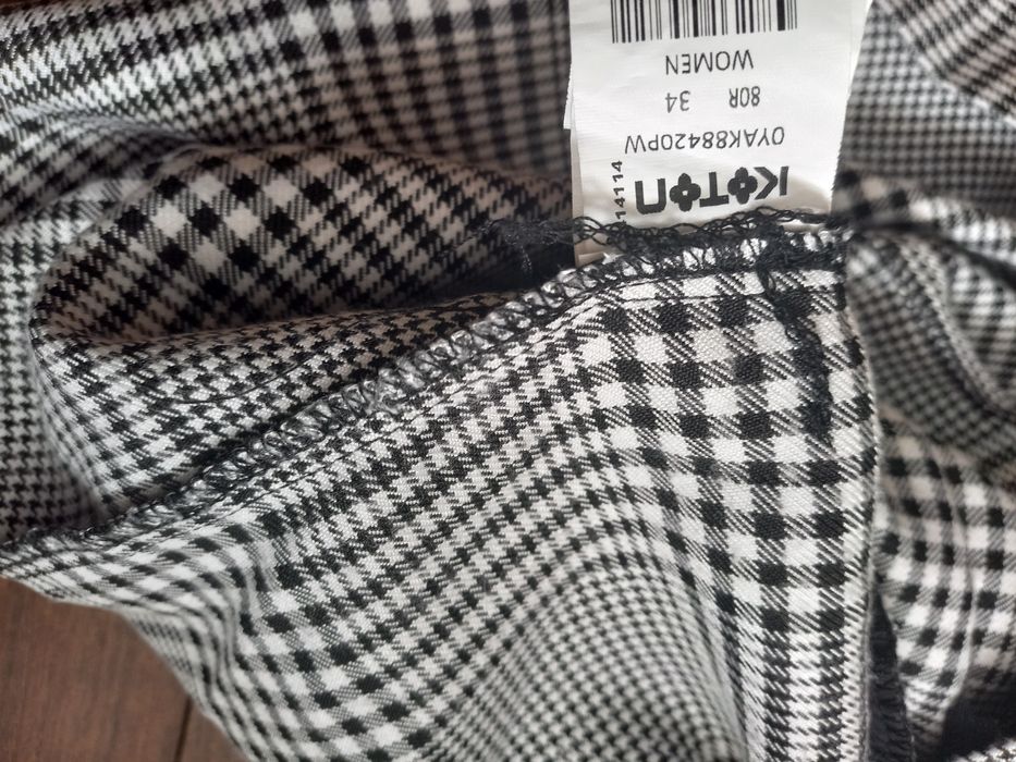 Elegancka_sukienka_krata