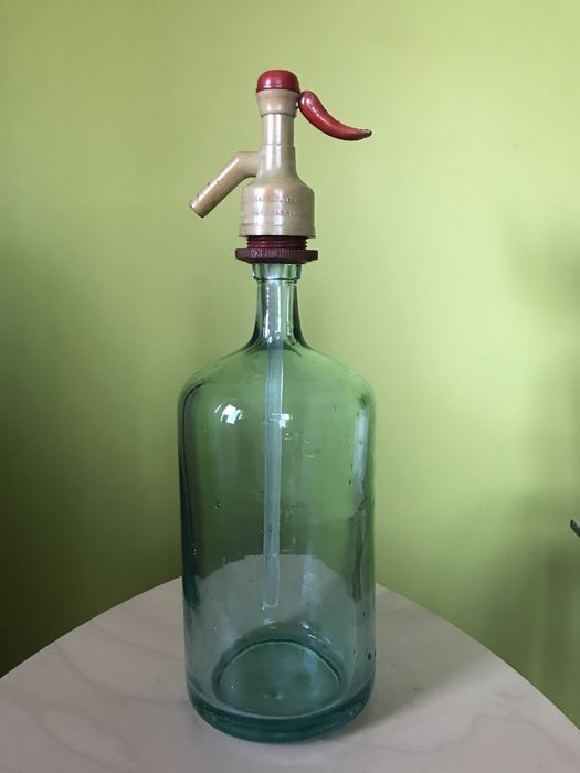 Syfon szklany z czasów PRL