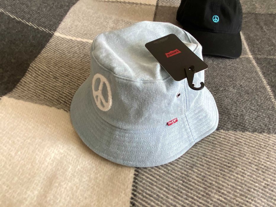 Панама - кепі Levi's® Essential Peace Sign Bucket Hat