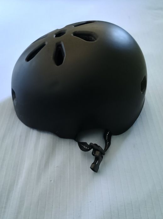 Kask tsg na hulajnogę