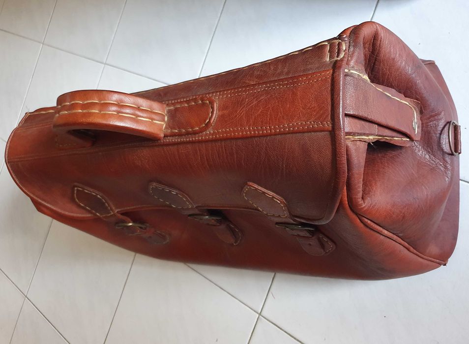 Mala / Saco artesanal em pele / couro / cabedal, de formato grande