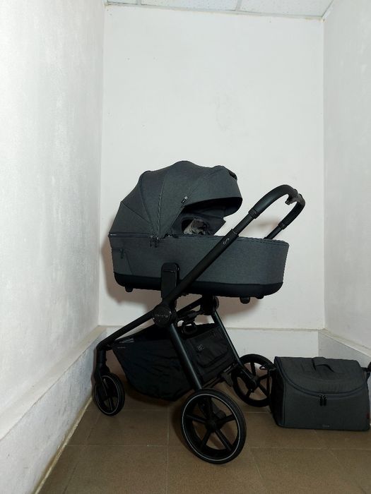 Коляска Carrello Epica 2025 року оновлена полегшена