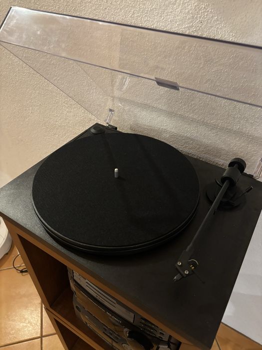 Gira-discos Pro-Ject Primary E Phono black
