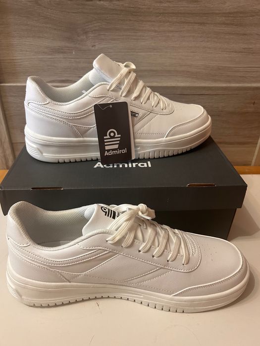 Чоловічі білі кросівки