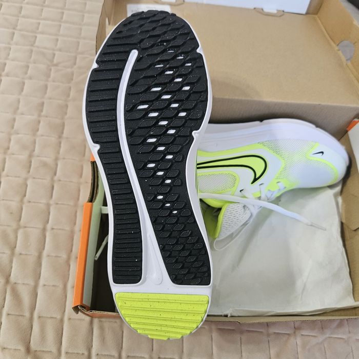 Кросівки Nike Cosmic Runner 38 розмір