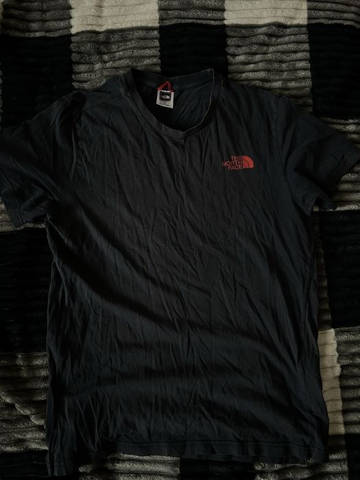 Продам футболку FREDPERY і NAPAPIJRI