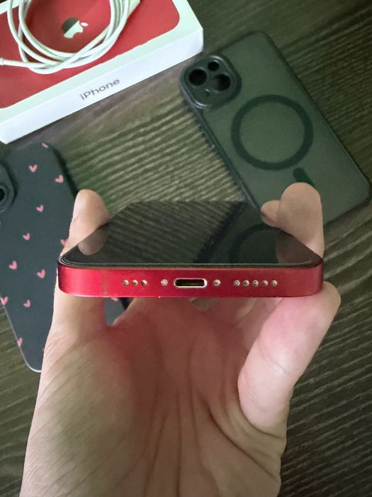 iPhone 13, 128GB, CZERWONY, 88% Kondycja baterii, Oryginalny Kabel, 2 Etui