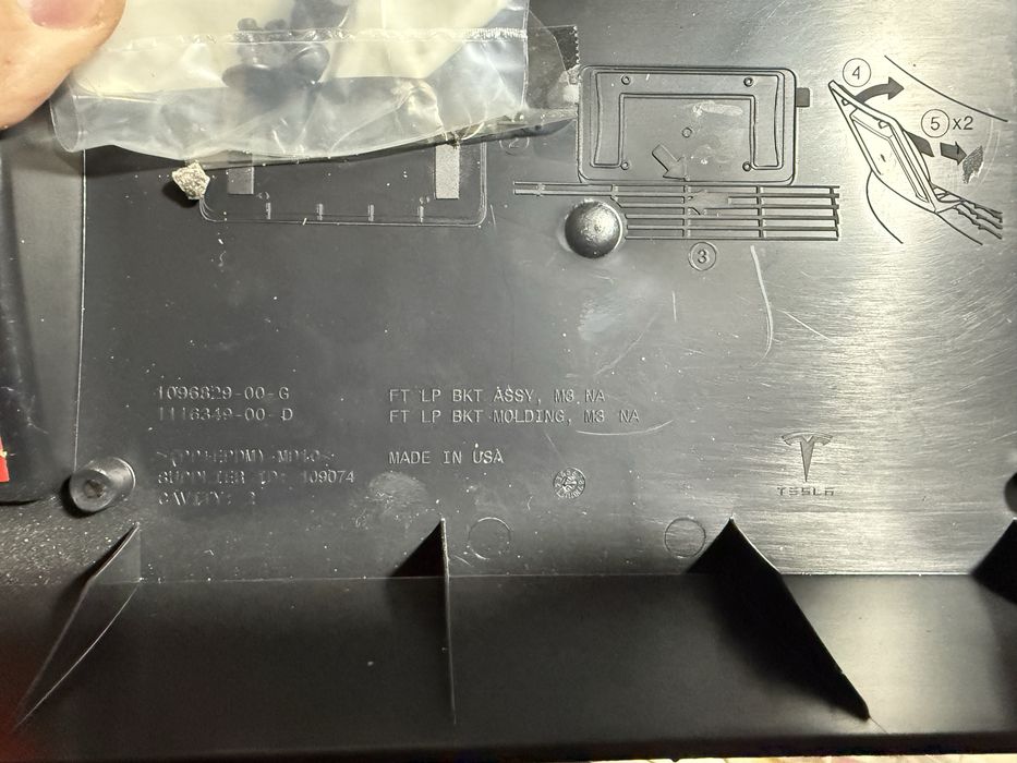 Рамка номера tesla model 3 і подіум під номер оригінал