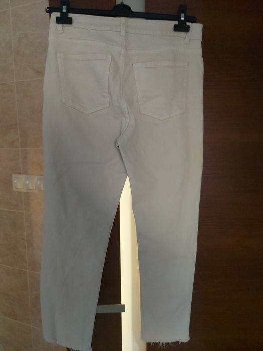 Dzinsy jasny beż Only L