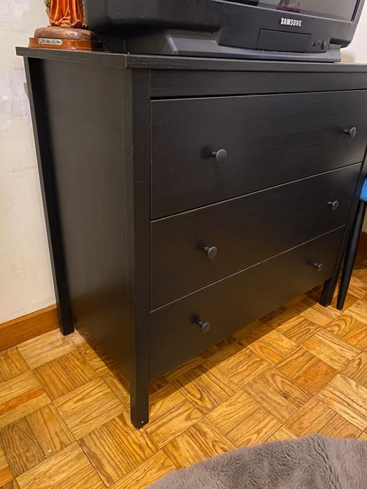 Cómoda preta  IKEA