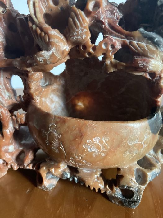 Peça em jade vermelha