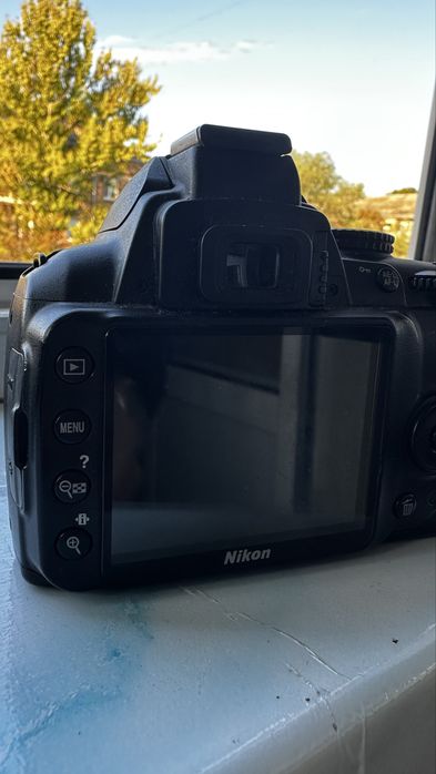 Nikon D3000 + об’єктив 18–55 мм