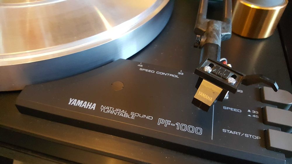 Gramofon hi end Yamaha PF800/PF1000