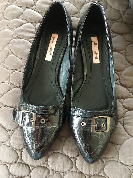 Sapatos em pele modelo Pilar Abril