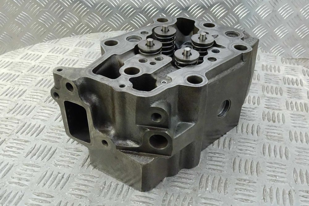 Głowica do silnika Liebherr D9508. Cylinder head for D9508