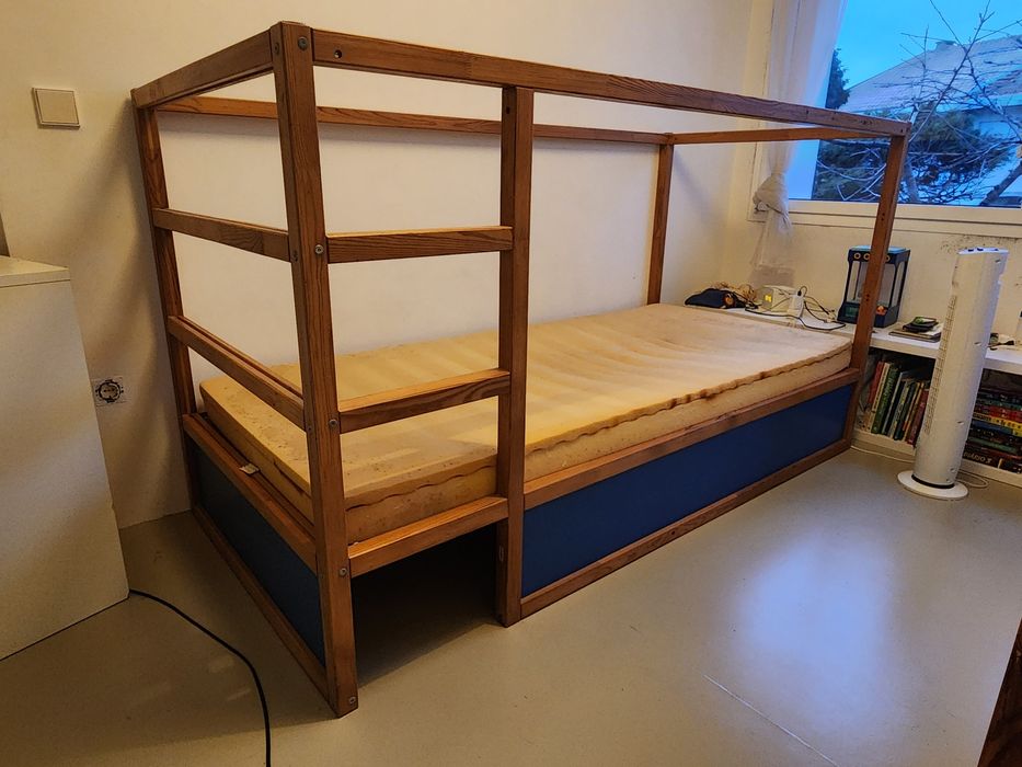 Cama Kura ikea usada