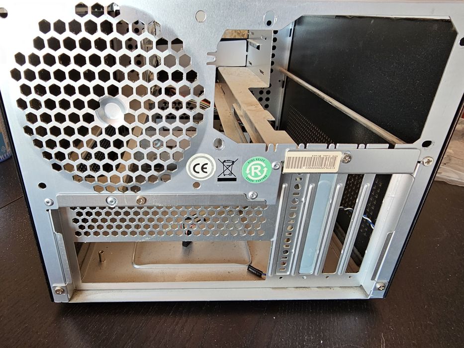 Vendo caixa de PC Cube para board micro Atx64739895984002122