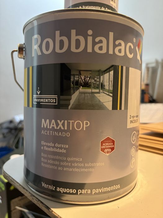 Verniz para pavimentos Maxitop da Robbialac