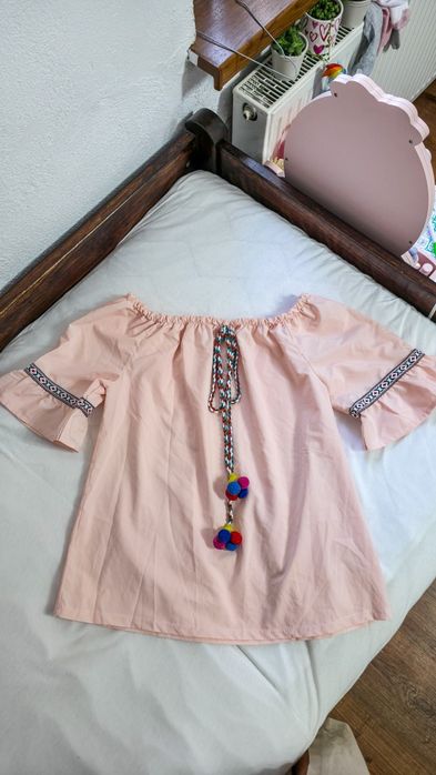 Różowa bluzka na lato Hiszpanka z pomponami Aztec Boho  butik