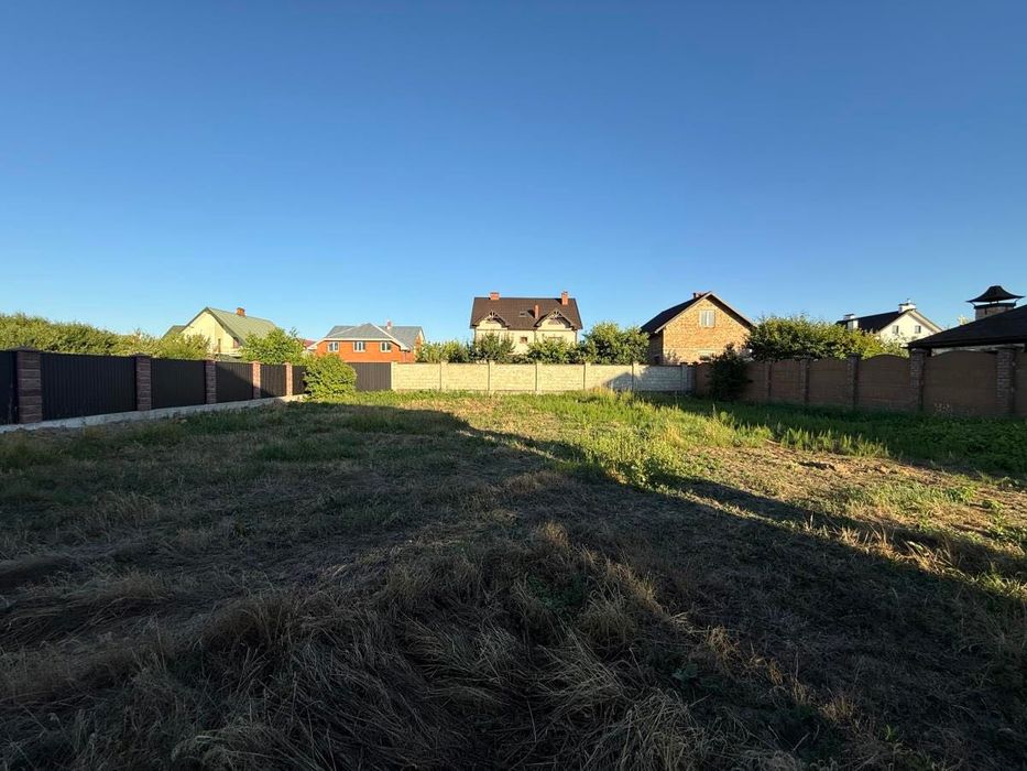 Красивий якісний будинок з великою земельною ділянкою