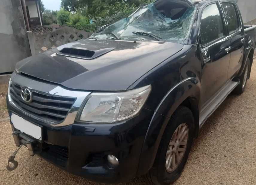 Разборка Toyota Hilux двері бампера фари крила дзеркала Шрот