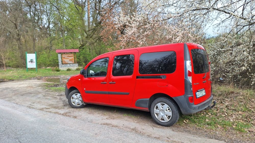 Продам ексклюзивну реношку на електротязі  з гарним запасом ходу. Робилась для себе. Дизельна вебаста для опалення салону заводська. Круїз. Монітор. Їду за кордон тому і продаю. Хто візьме не пожалкує. Кілометр шляху 0.40коп. А на дизелі 3грн.