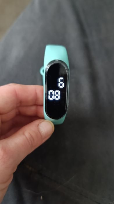 Młodzieżowy zegarek z ekranem led