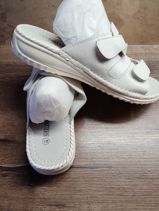 Женские шлёпанцы