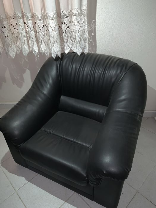 Conjunto de 2 Sofas pretos Barreiro E Lavradio • OLX.pt