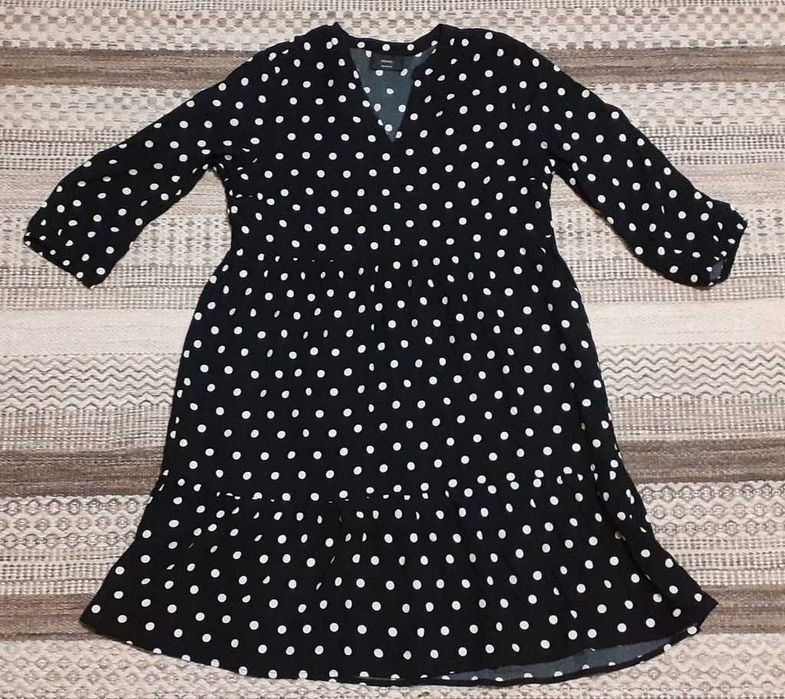Sukienka czarna w białe grochy roz.40