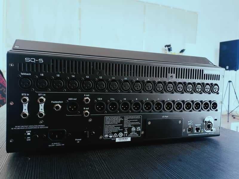 Mesa de Mistura - Allen & Heath SQ-5 48-Channel Digital Mixer/USB Interface
