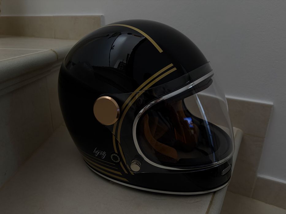 Capacete By City